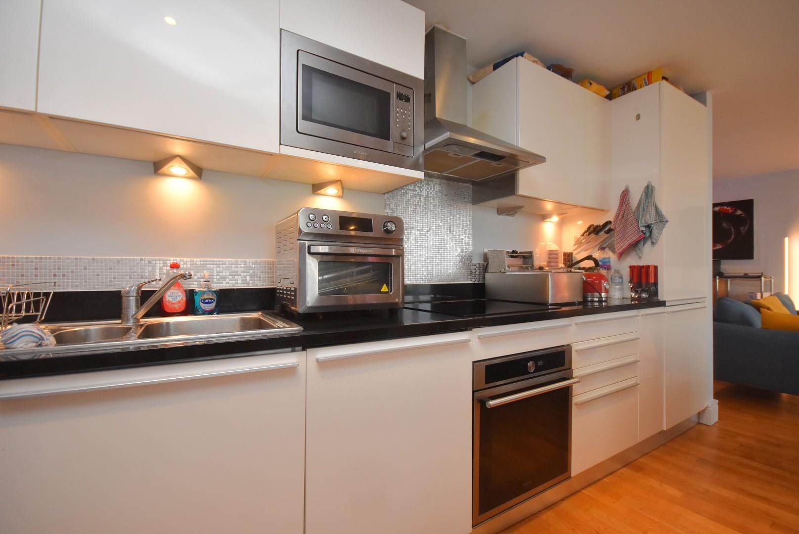 319 Woodlands, Hayes Point, Sully, CF64 5QF